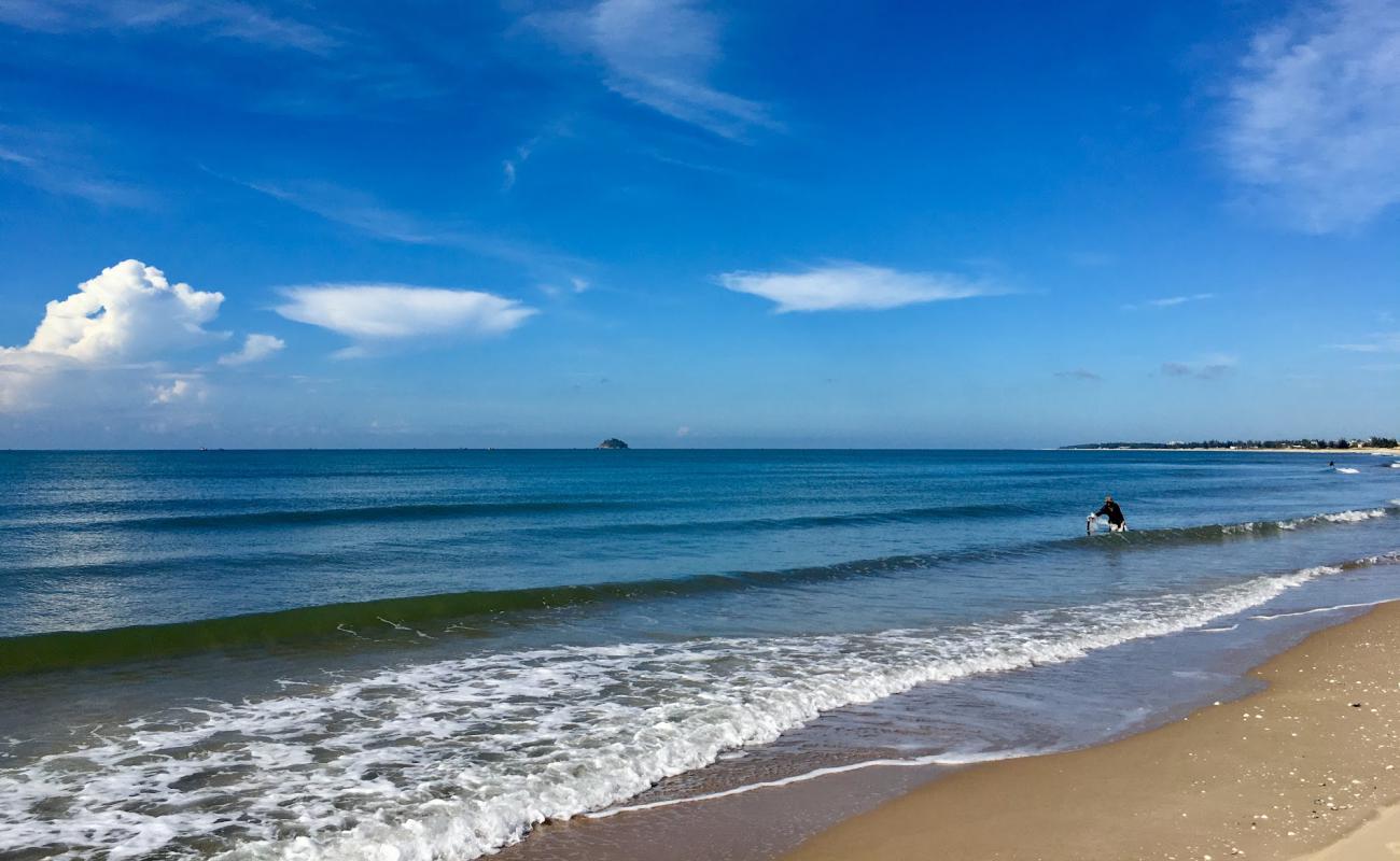 Black Sand Beach'in fotoğrafı parlak kum yüzey ile