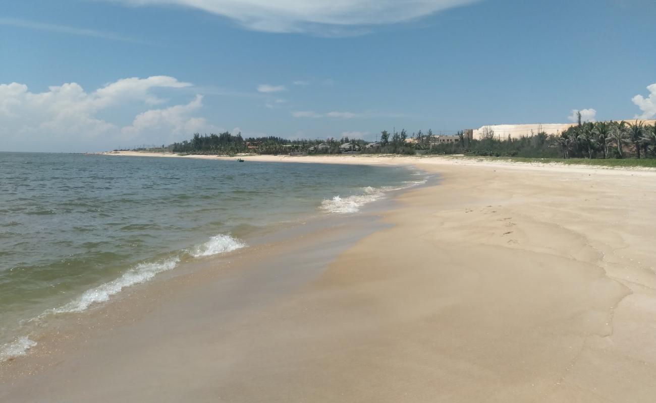 Pho Hien beach'in fotoğrafı açık bej kum yüzey ile