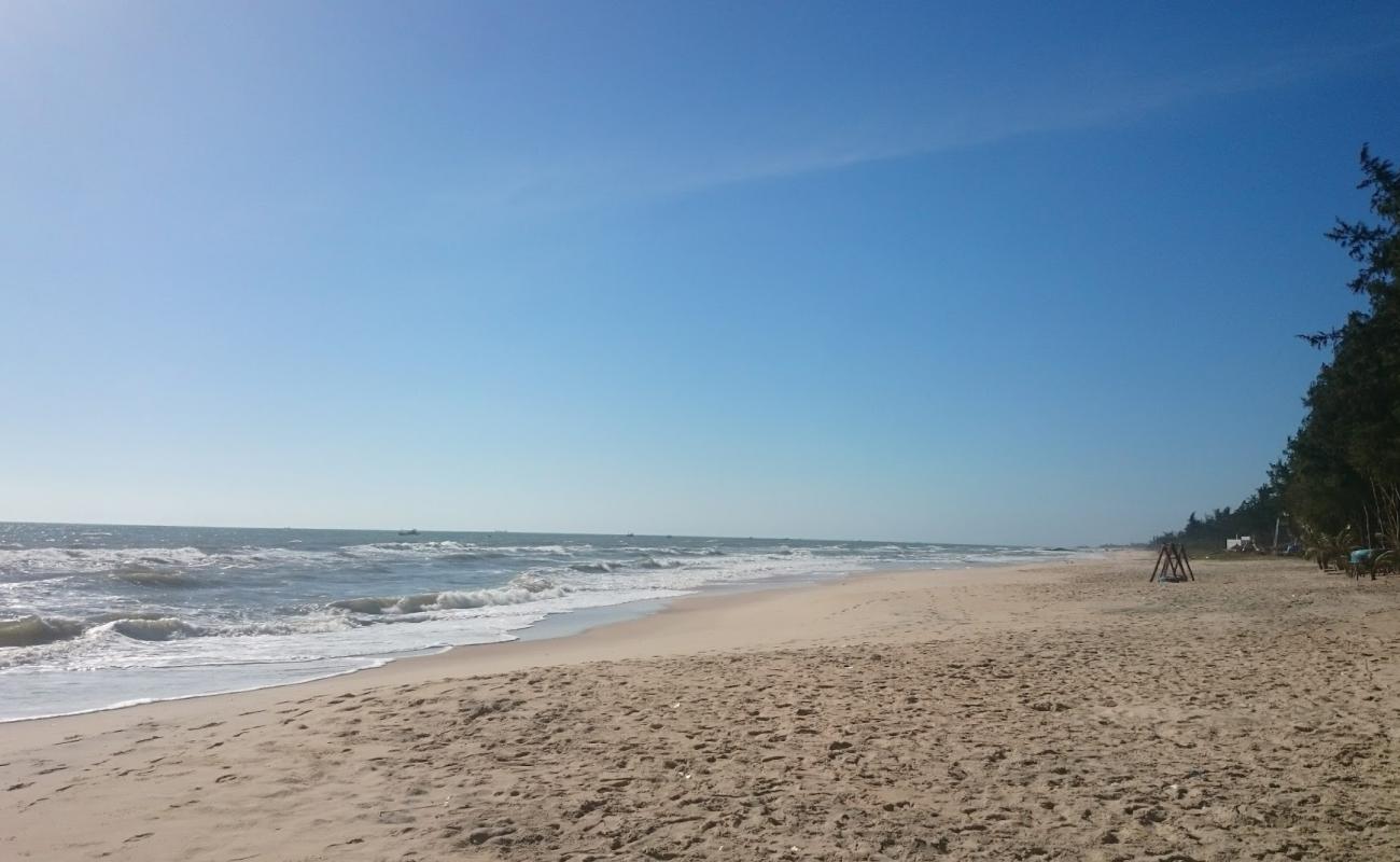 Aloha Phan Thiet Beach'in fotoğrafı açık bej kum yüzey ile