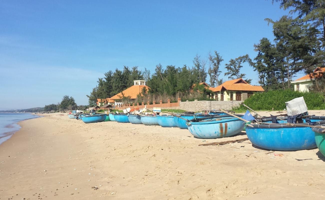 Phan Thiet Beach'in fotoğrafı açık bej kum yüzey ile
