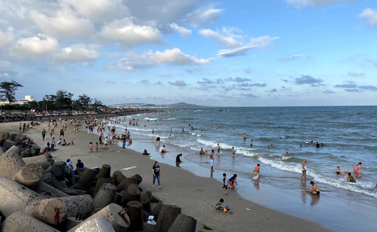 Thuong Chanh beach'in fotoğrafı açık bej kum yüzey ile