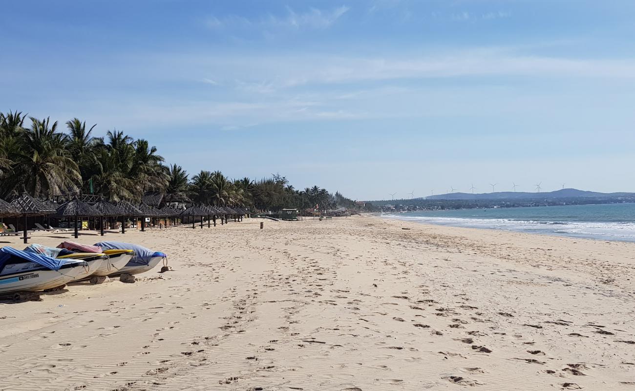 Ham Tien Beach'in fotoğrafı parlak kum yüzey ile