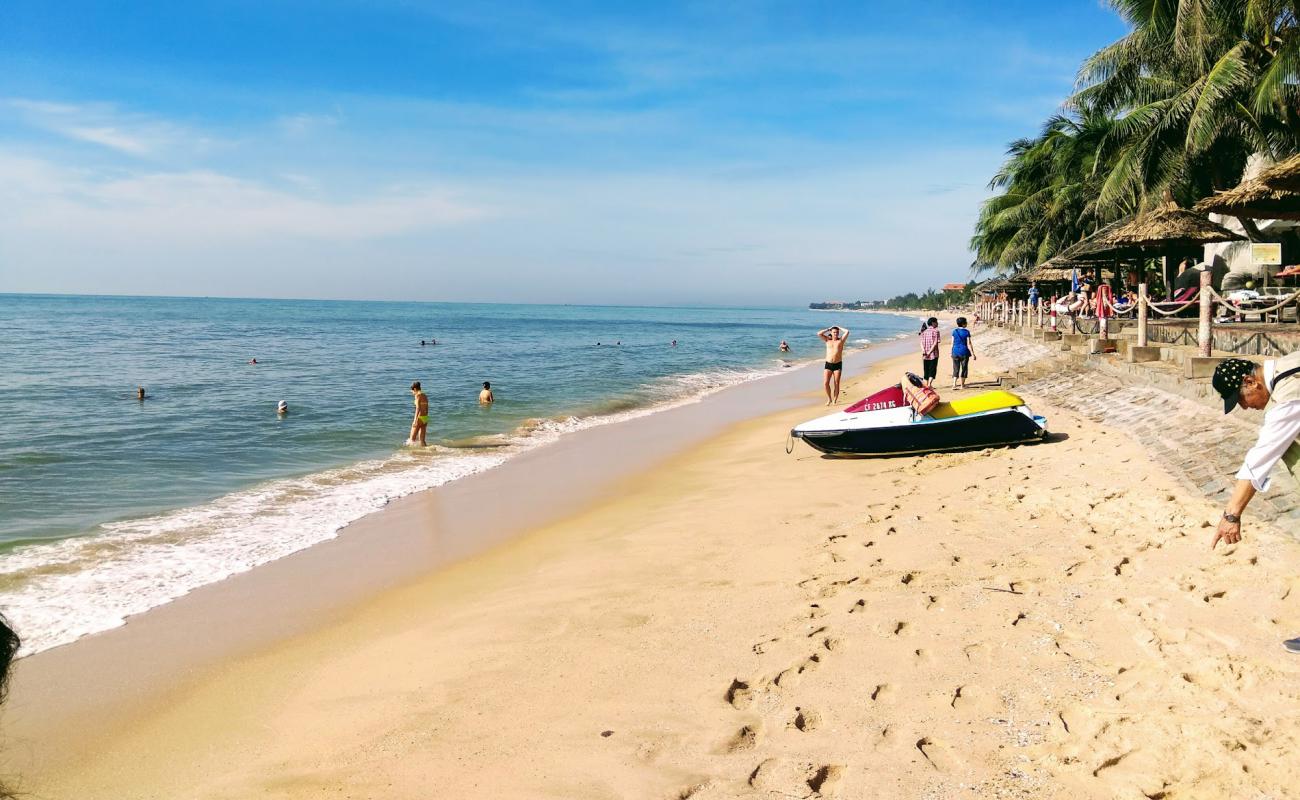 Nguyen Dinh Chieu Beach'in fotoğrafı gri kum yüzey ile