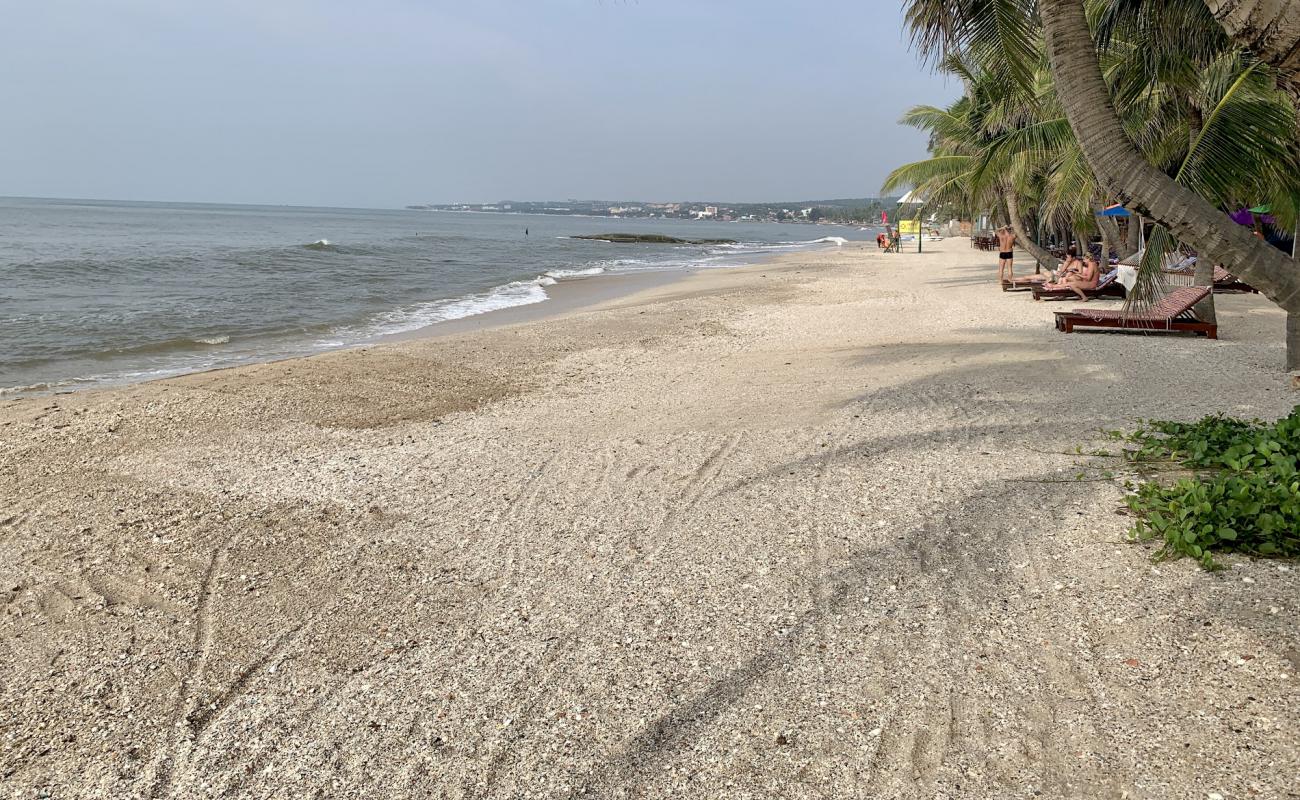 Nice Beach'in fotoğrafı gri kum yüzey ile