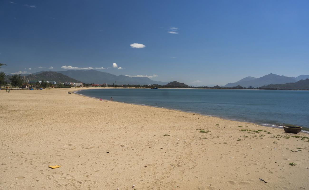 Phan Rang Beach'in fotoğrafı açık bej kum yüzey ile