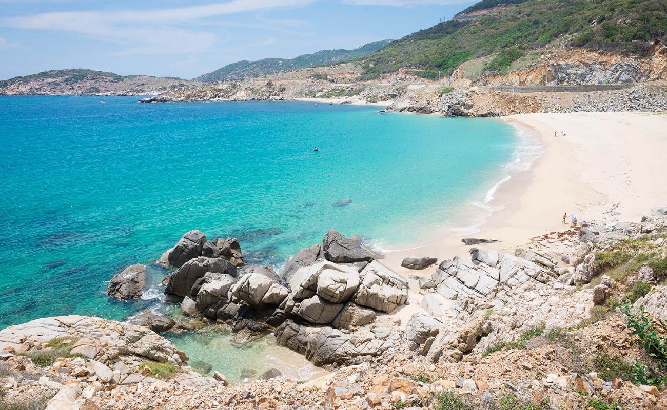 Chuoi Beach'in fotoğrafı açık bej kum yüzey ile