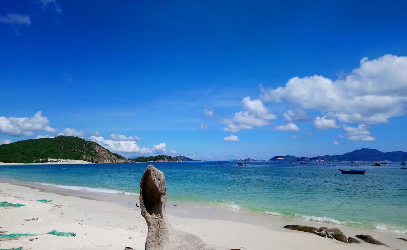 Con Beach Binh Lap'in fotoğrafı i̇nce beyaz kum yüzey ile