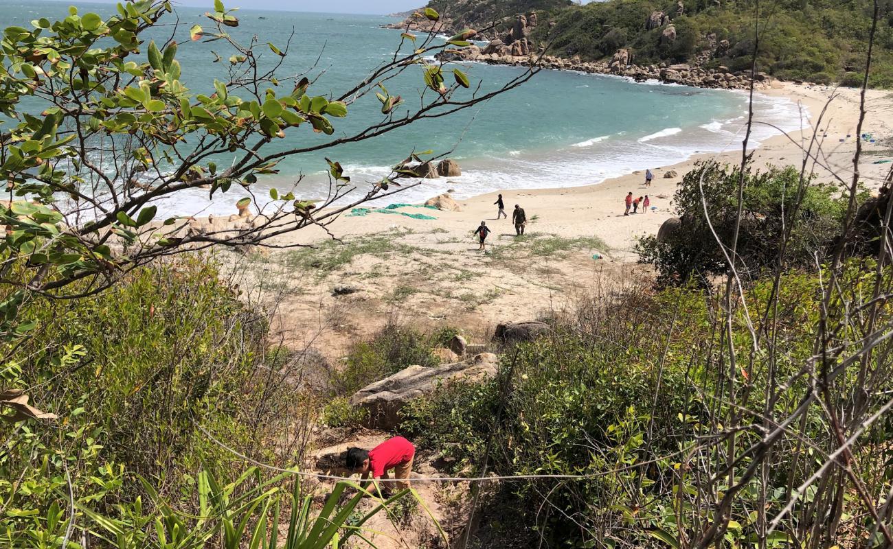 Thon Binh Lab Beach'in fotoğrafı beyaz kum yüzey ile