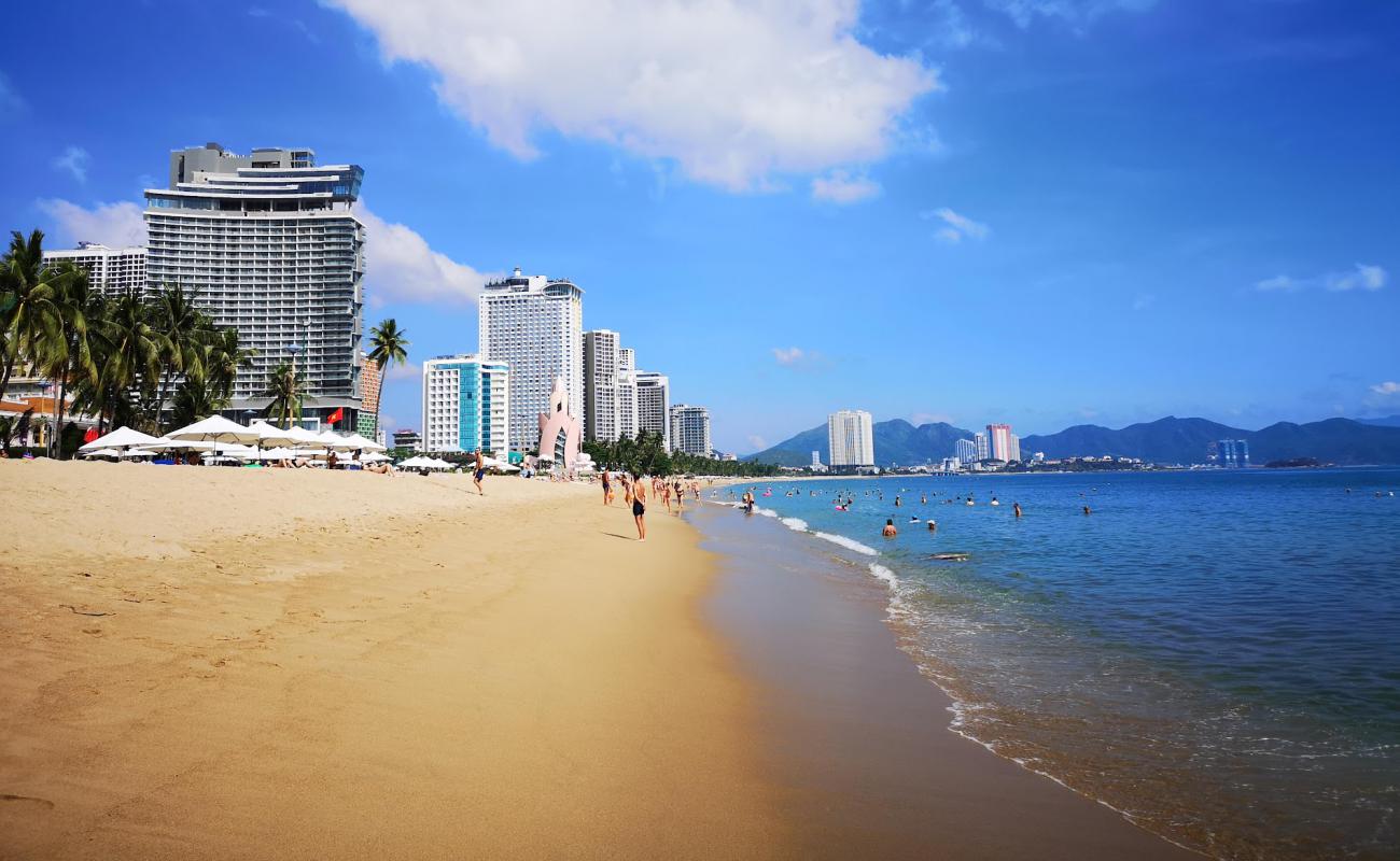 Nha Trang Plajı'in fotoğrafı parlak ince kum yüzey ile