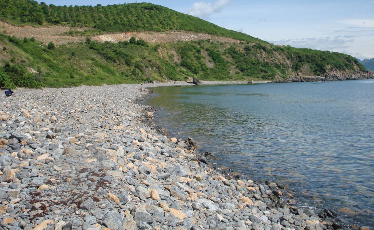 Bai Tien Beach'in fotoğrafı gri çakıl taşı yüzey ile