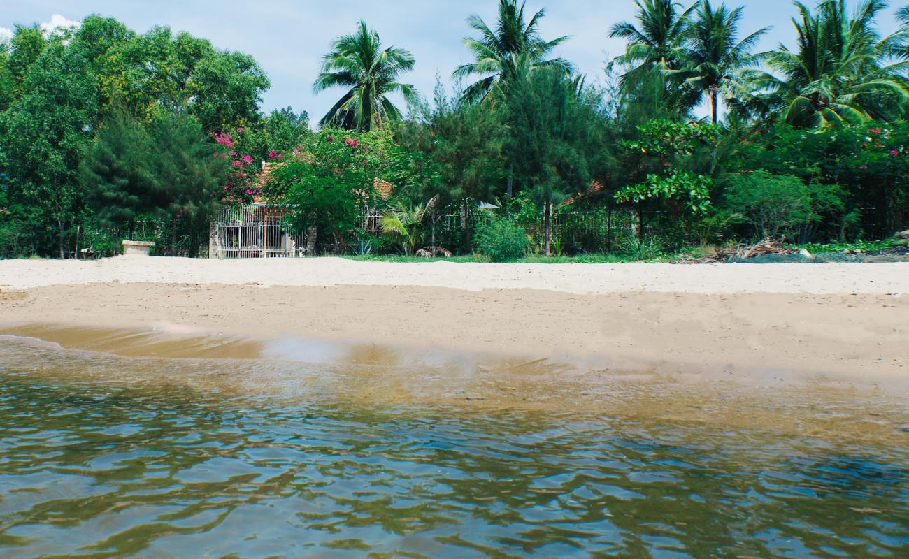 Vinh Luong Beach'in fotoğrafı parlak kum yüzey ile