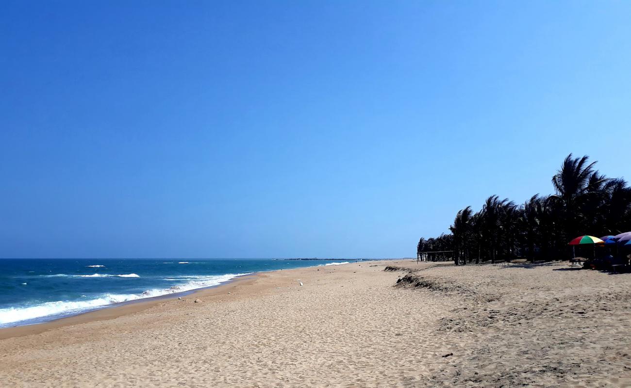 Tuy Hoa Beach'in fotoğrafı açık bej kum yüzey ile