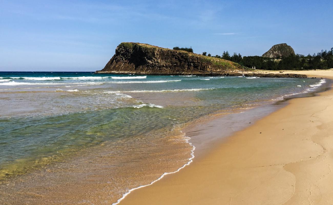 Phu Thuong Beach'in fotoğrafı parlak kum yüzey ile