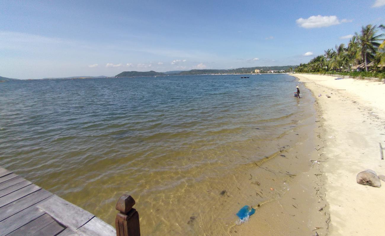 Song Cau Beach'in fotoğrafı açık bej kum yüzey ile