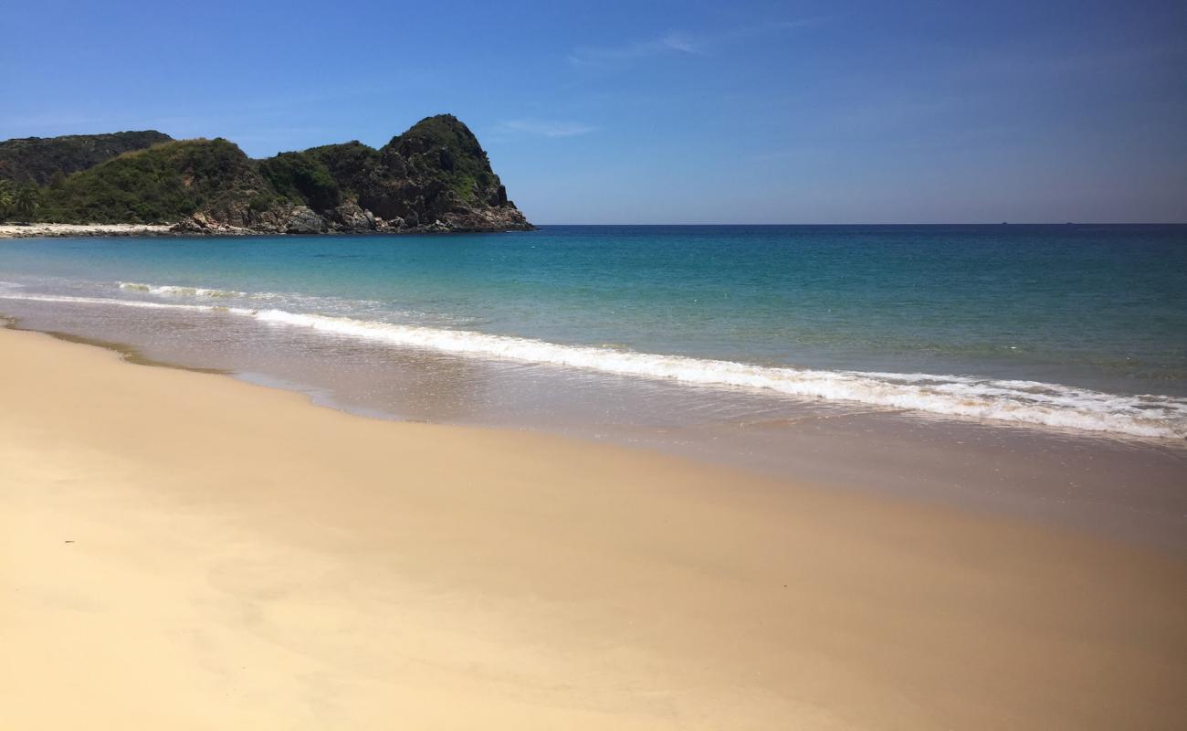 Om Beach'in fotoğrafı i̇nce bej kum yüzey ile