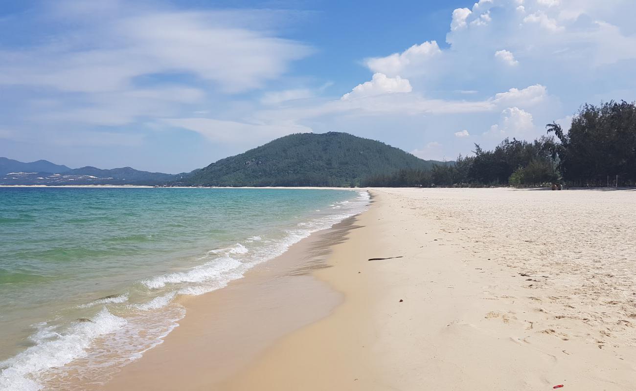 Tu Nham Beach'in fotoğrafı i̇nce bej kum yüzey ile