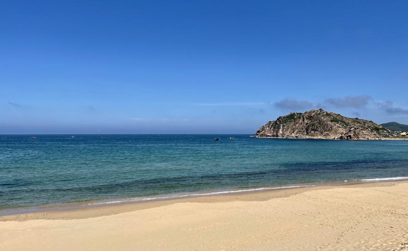 Hoa Thanh Beach'in fotoğrafı açık bej kum yüzey ile