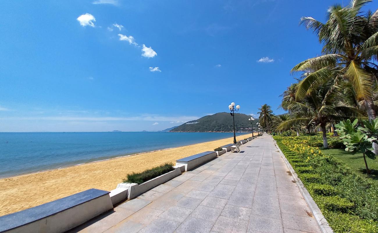 Quy Nhon Beach'in fotoğrafı parlak kum yüzey ile