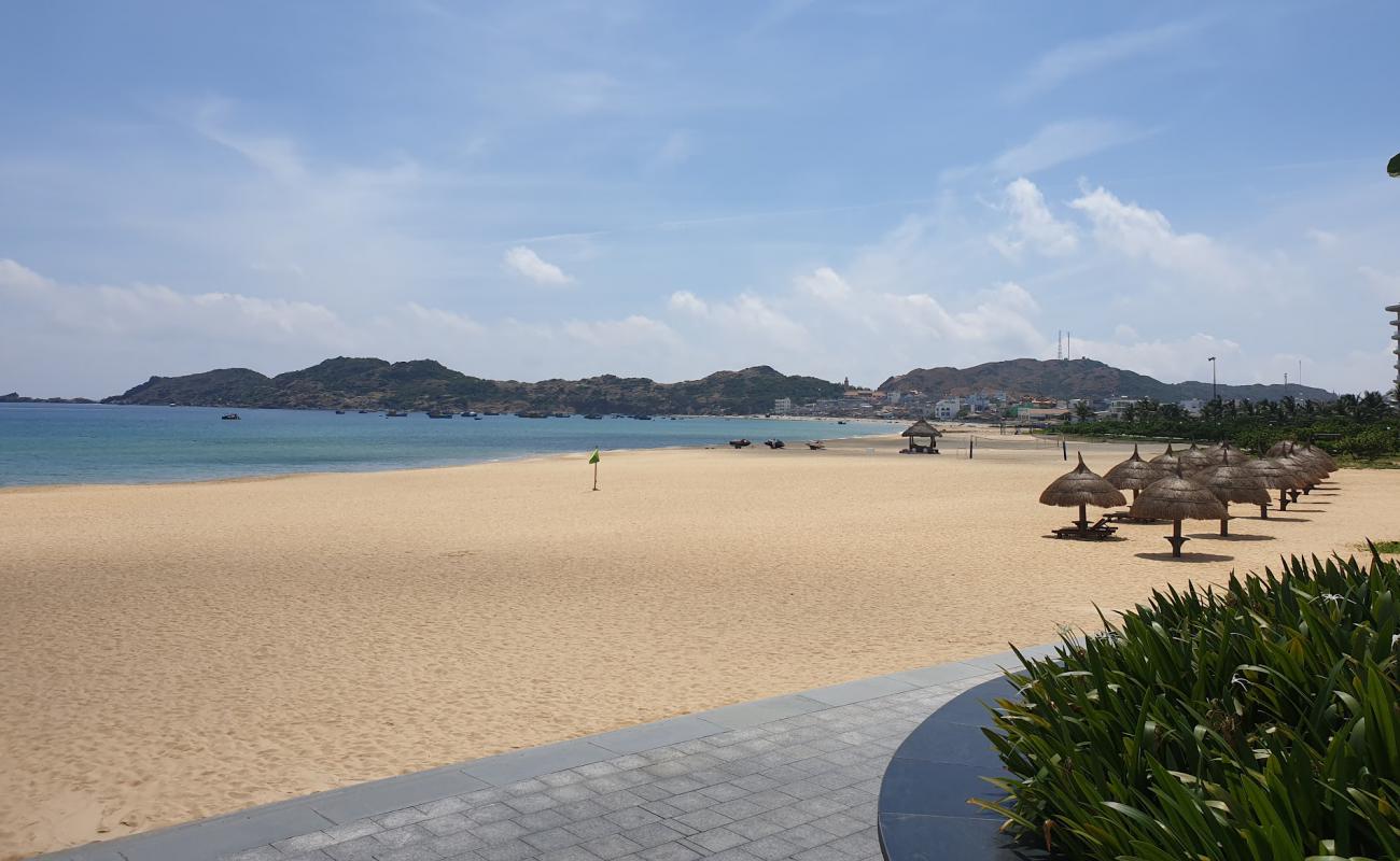 Hung Luong Beach'in fotoğrafı parlak kum yüzey ile