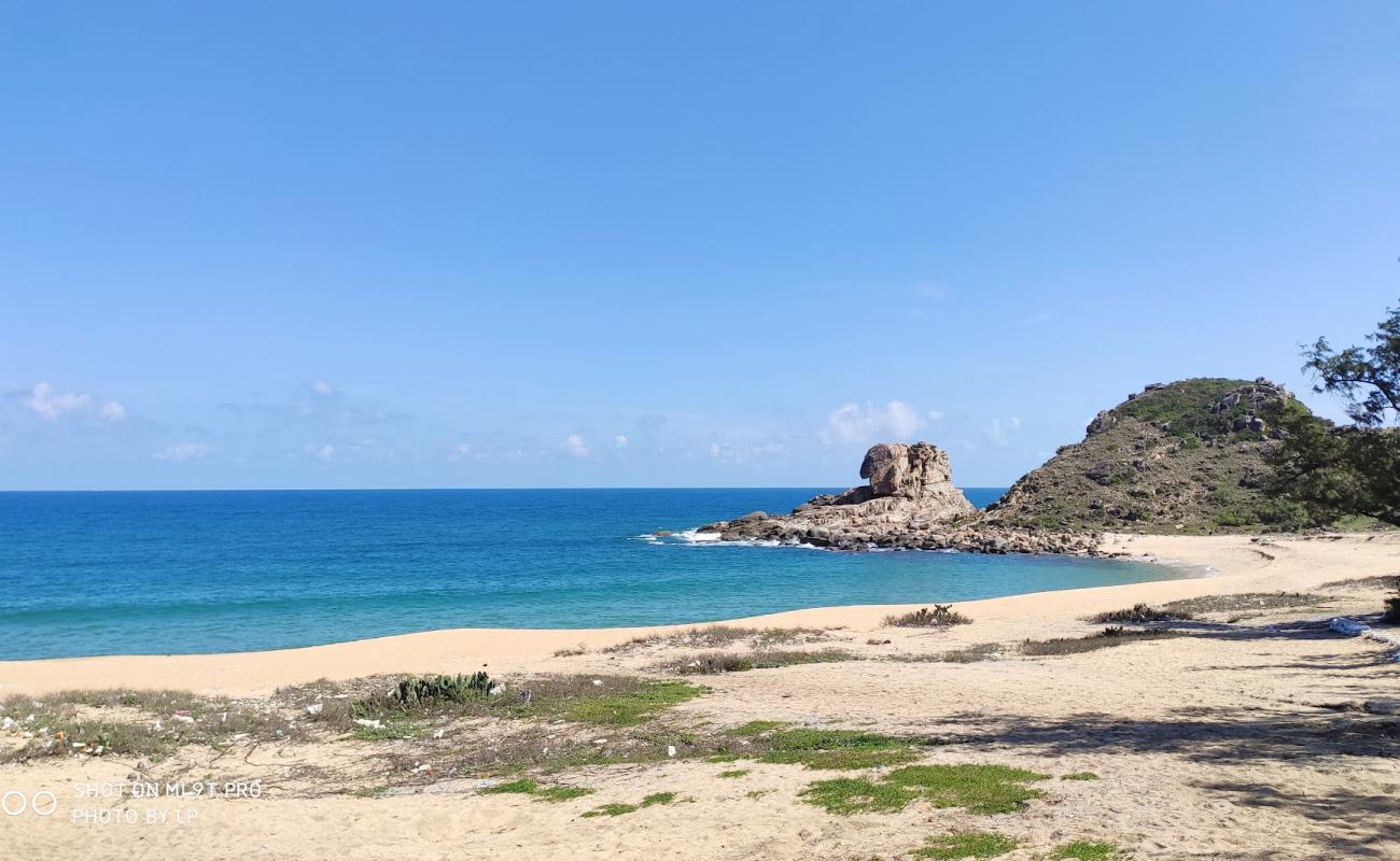 Hoc Mo Beach'in fotoğrafı açık bej kum yüzey ile
