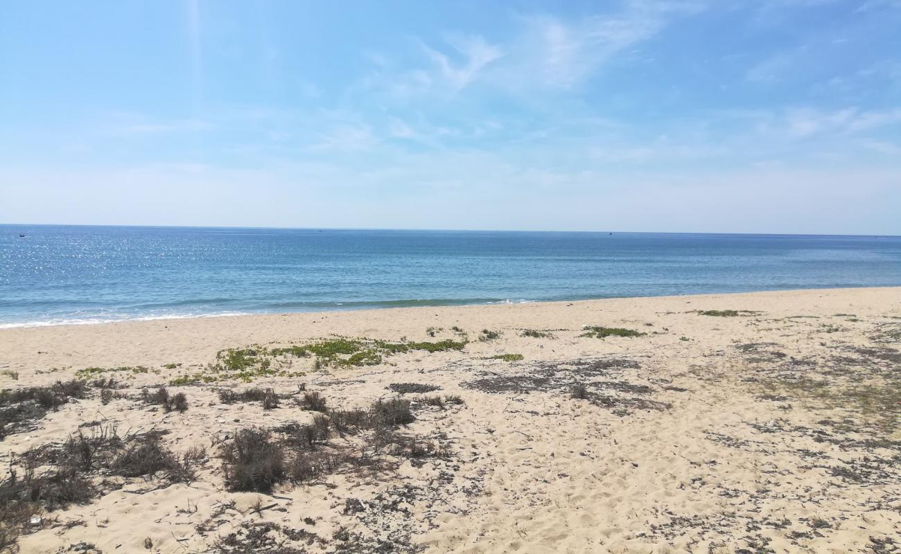 Ben Duc Chanh Beach'in fotoğrafı açık bej kum yüzey ile