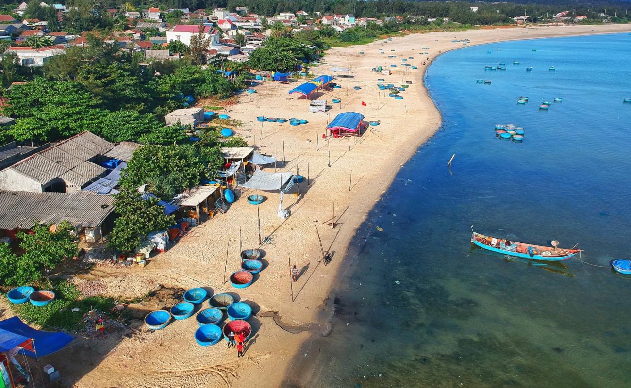 Binh Chau Beach'in fotoğrafı açık bej kum yüzey ile