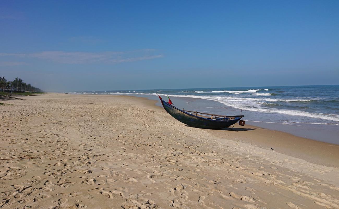 Ha Thanh Beach'in fotoğrafı i̇nce bej kum yüzey ile