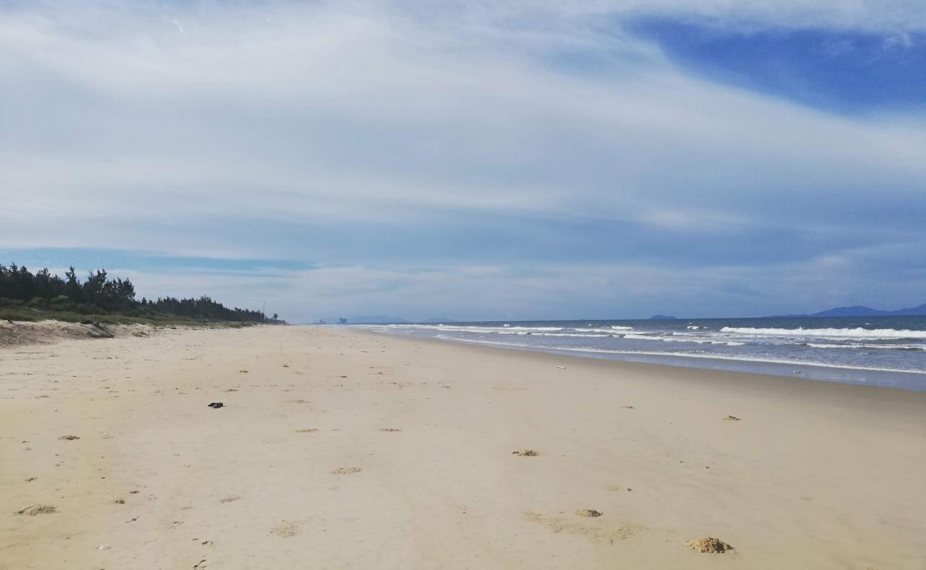 Dawn Beach'in fotoğrafı i̇nce bej kum yüzey ile