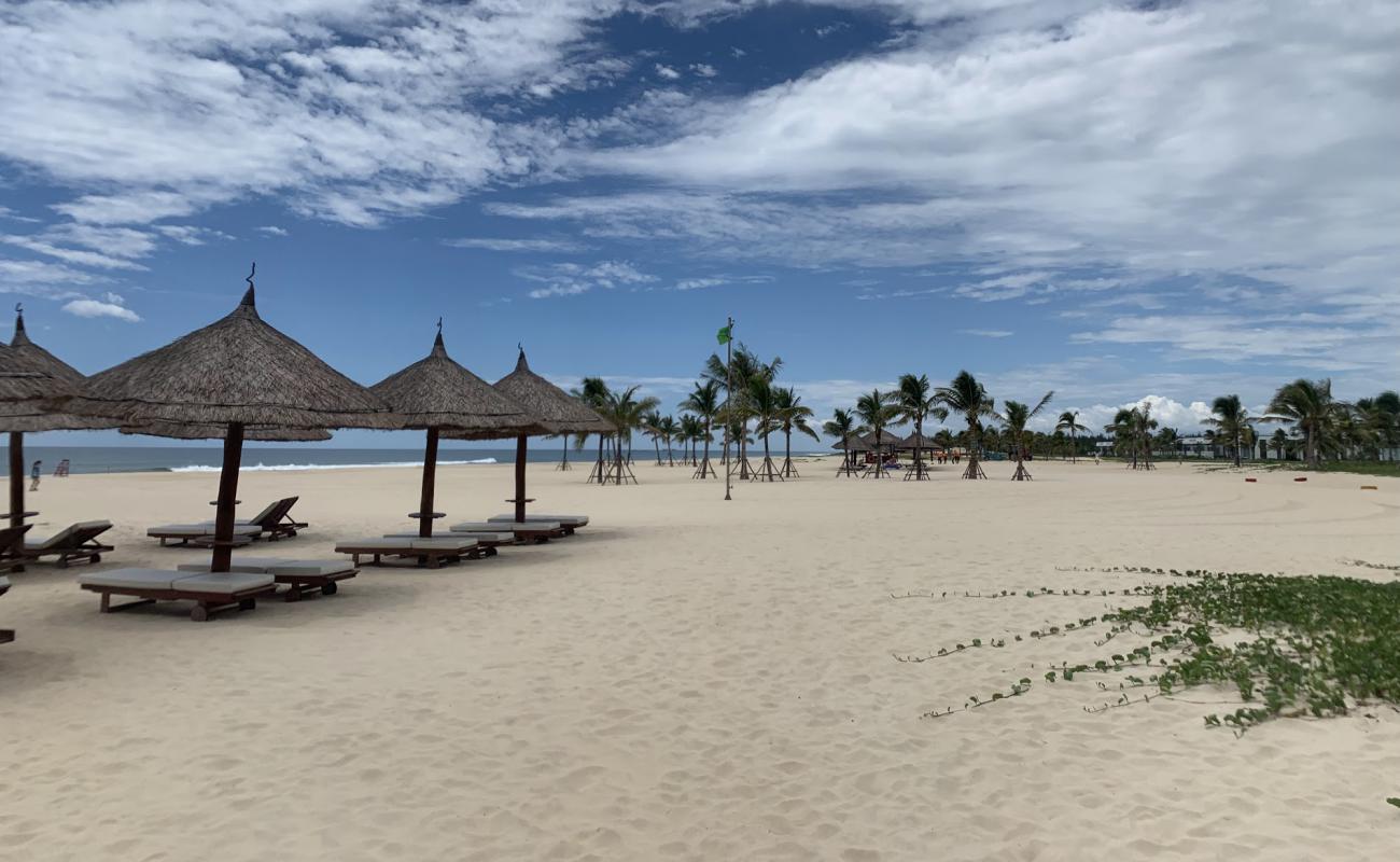 Thang Binh Beach'in fotoğrafı parlak ince kum yüzey ile