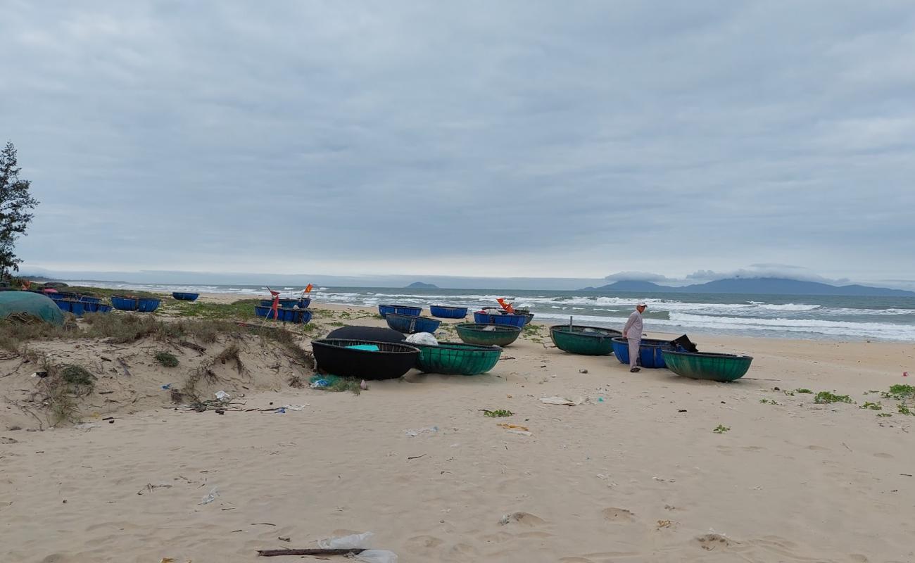 Binh Duong Beach'in fotoğrafı parlak ince kum yüzey ile