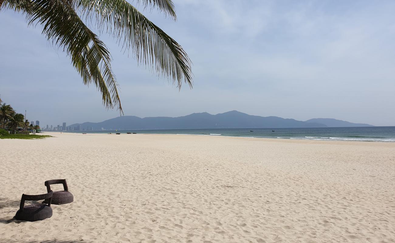 Son Thuy Beach'in fotoğrafı açık bej kum yüzey ile