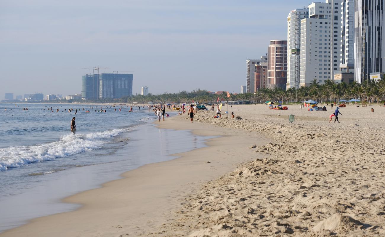 My Khe Beach'in fotoğrafı parlak ince kum yüzey ile