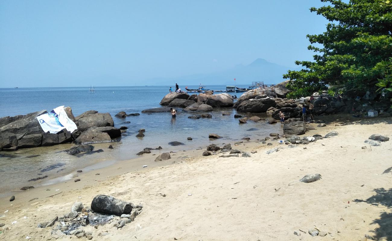 Black Rock Beach'in fotoğrafı taşlı kum yüzey ile