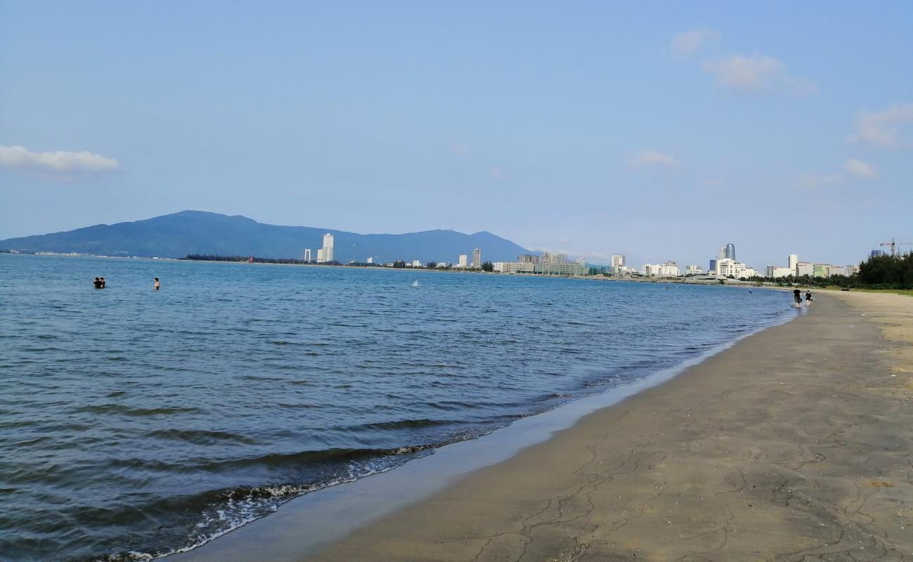 Thanh Khe Beach'in fotoğrafı parlak ince kum yüzey ile