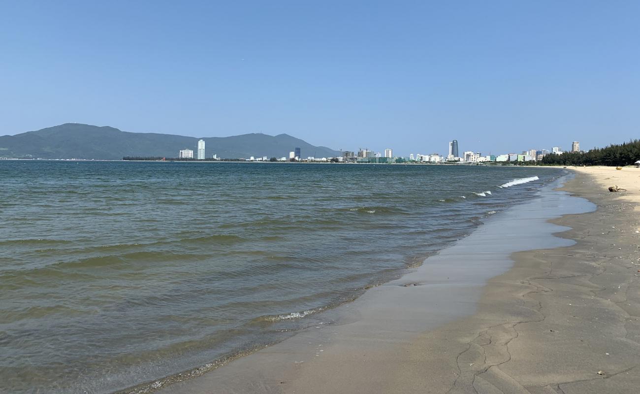 Nguyen Tat Thanh Beach'in fotoğrafı açık bej kum yüzey ile