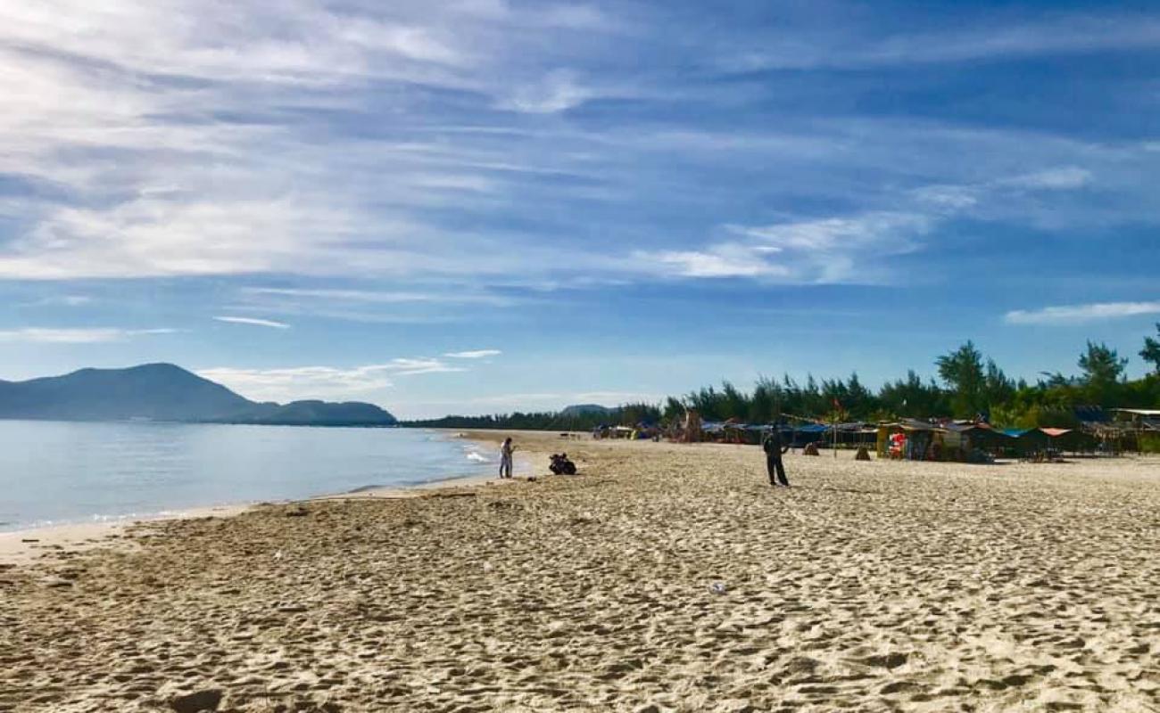 Chan May Beach'in fotoğrafı açık bej kum yüzey ile