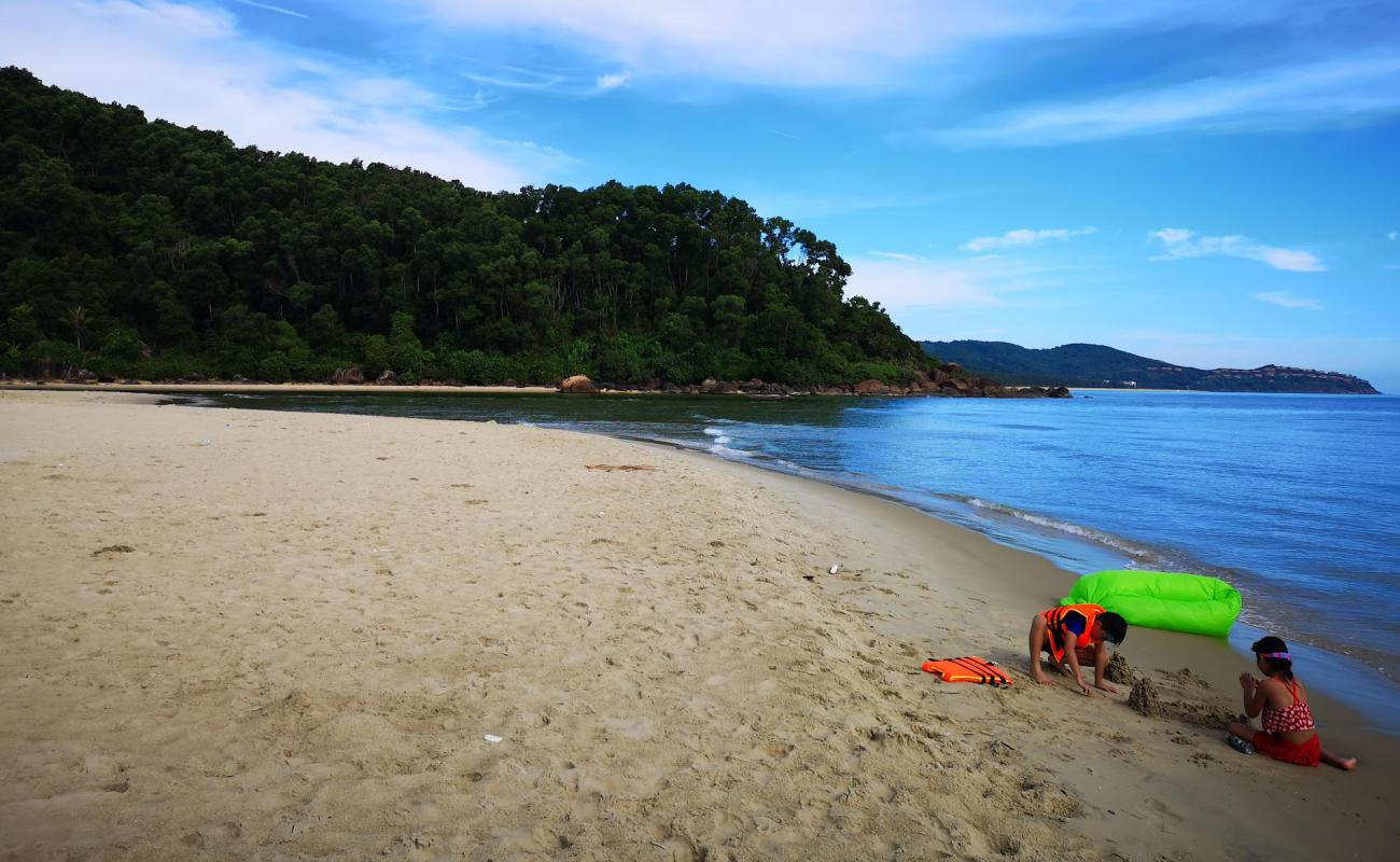 Tan Canh Duong Beach'in fotoğrafı parlak ince kum yüzey ile