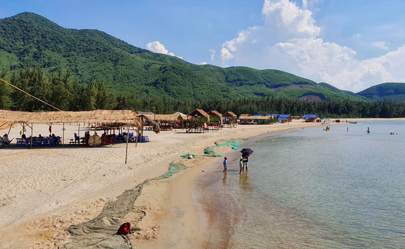 Loc Binh Beach'in fotoğrafı açık bej kum yüzey ile