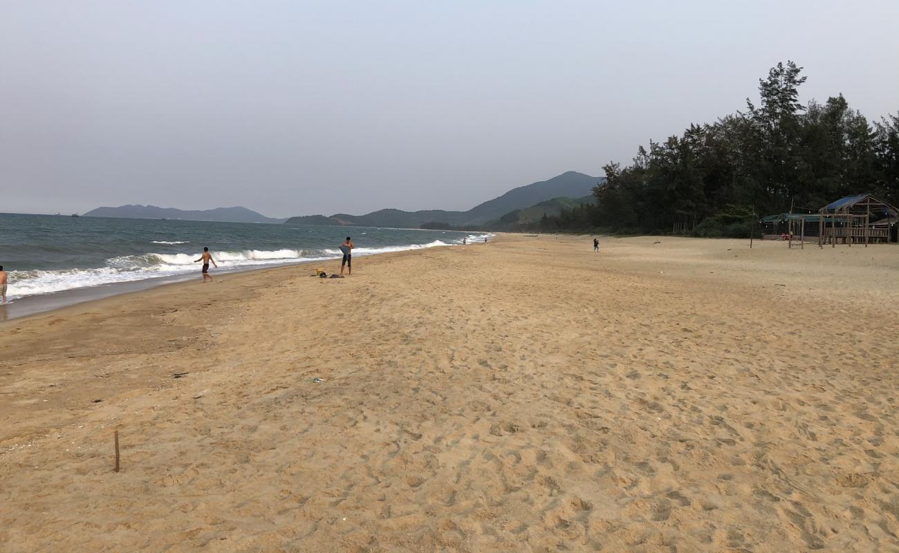 Vinh Hien Beach'in fotoğrafı açık bej kum yüzey ile