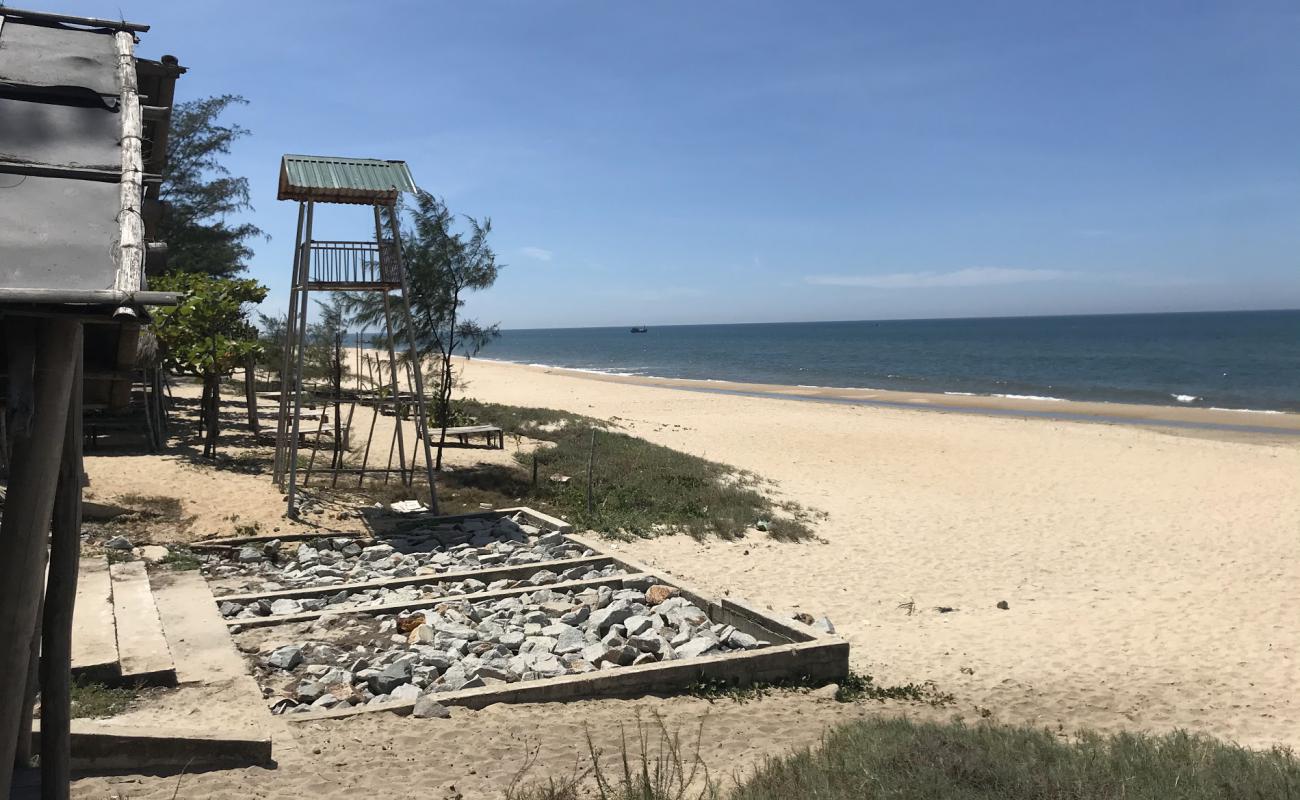 Phu Dien Beach'in fotoğrafı parlak kum yüzey ile