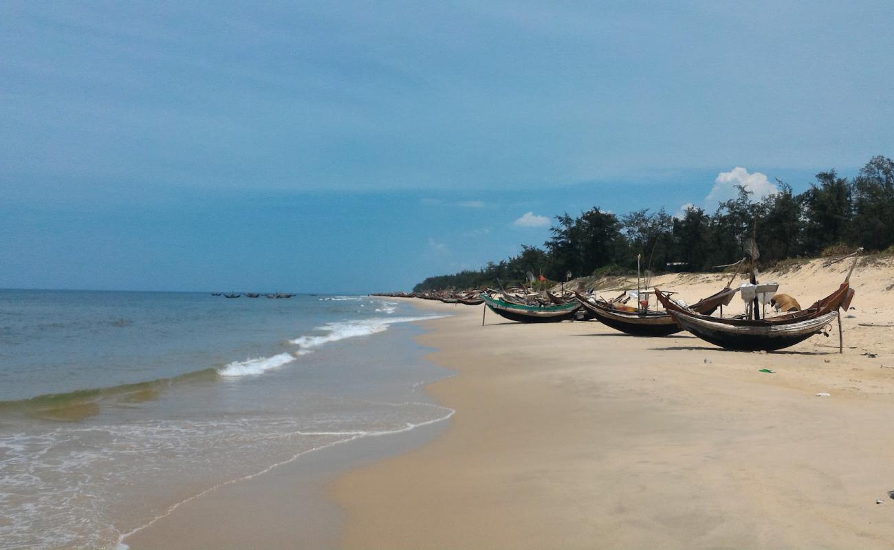 Thuan Hai Beach'in fotoğrafı açık bej kum yüzey ile