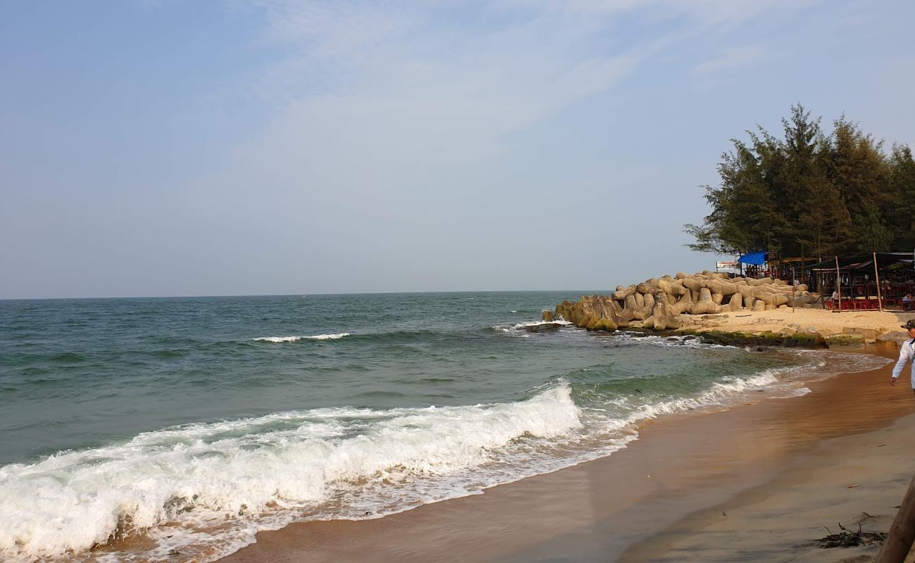 Hai Duong Beach'in fotoğrafı açık bej kum yüzey ile