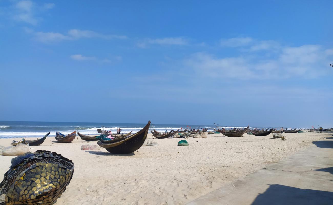 Trieu Lang Beach'in fotoğrafı açık bej kum yüzey ile