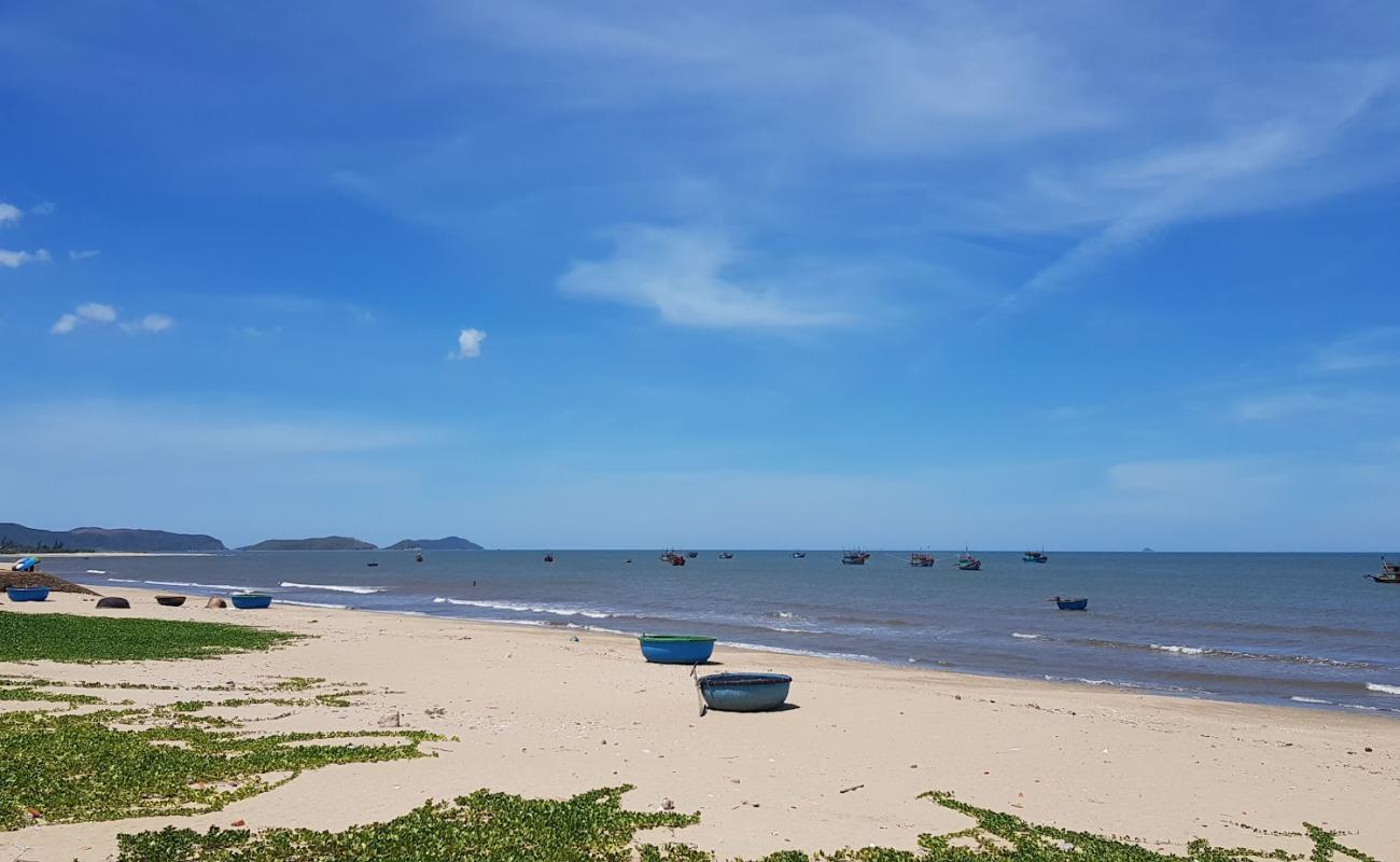 Canh Duong beach'in fotoğrafı açık bej kum yüzey ile