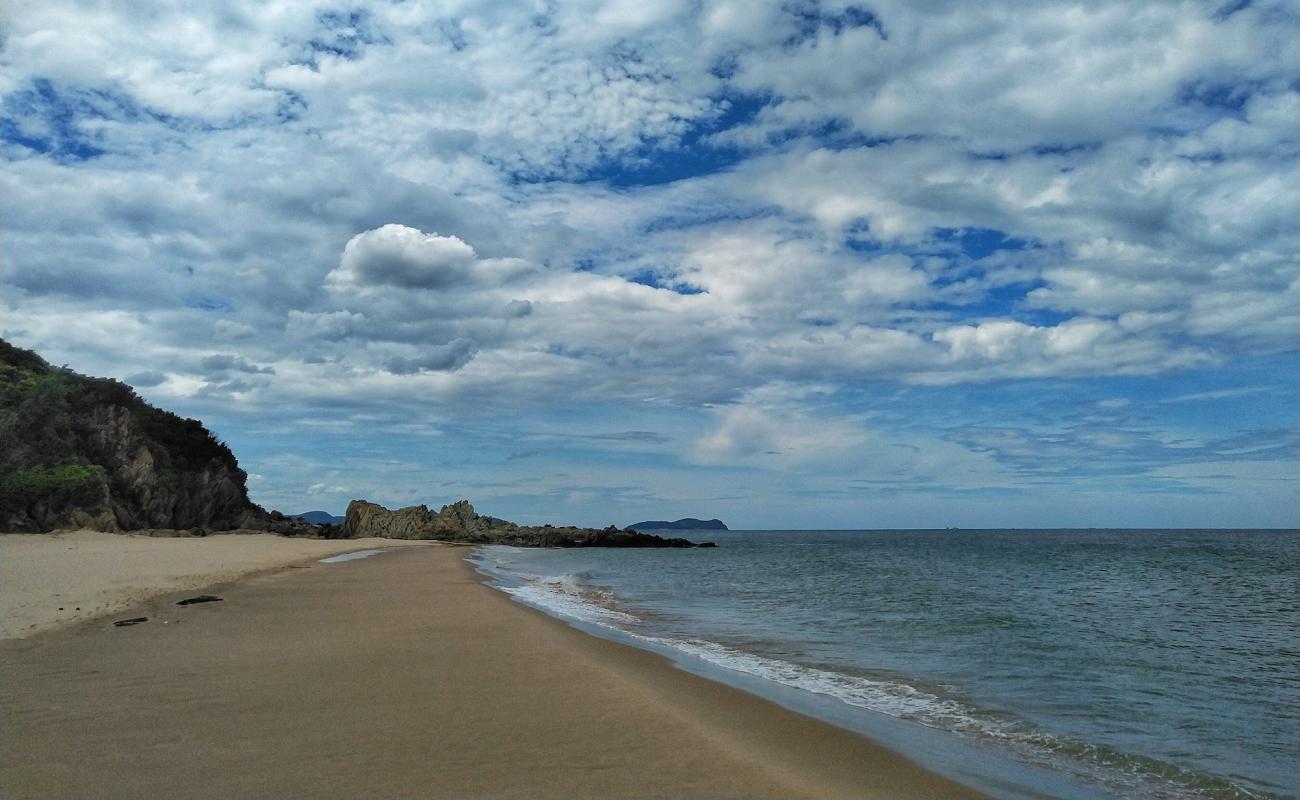 Khu Tuong stone beach'in fotoğrafı açık bej kum yüzey ile
