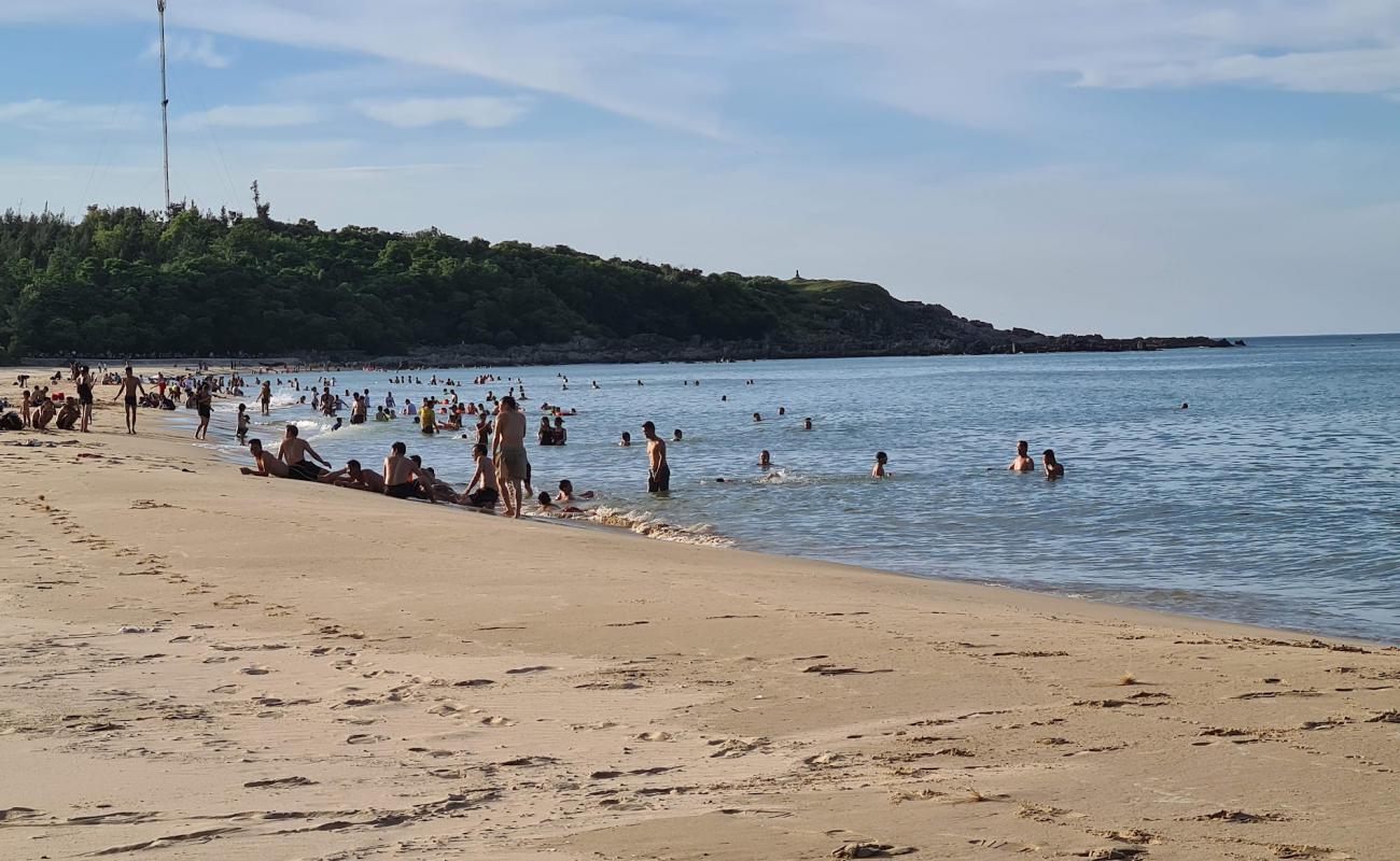 Hoanh Son beach'in fotoğrafı parlak kum yüzey ile