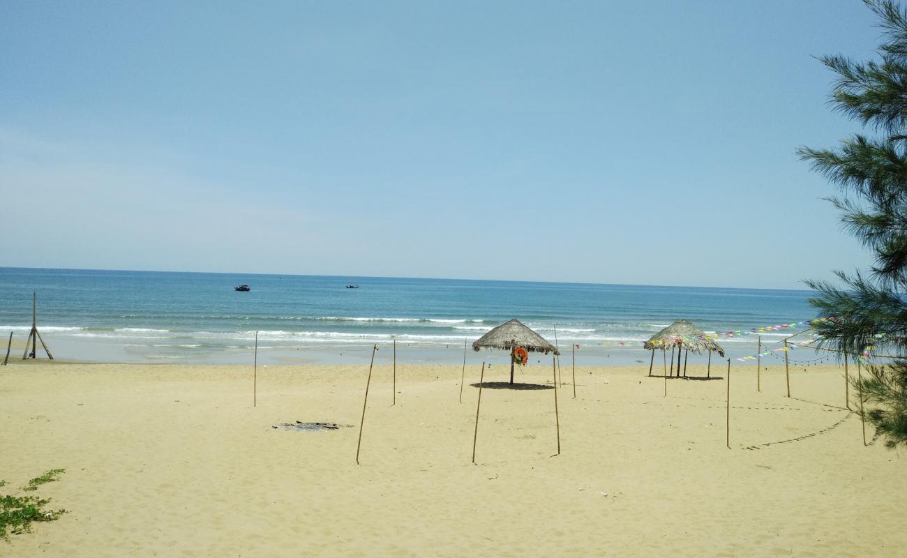 Ky Xuan Beach'in fotoğrafı açık bej kum yüzey ile