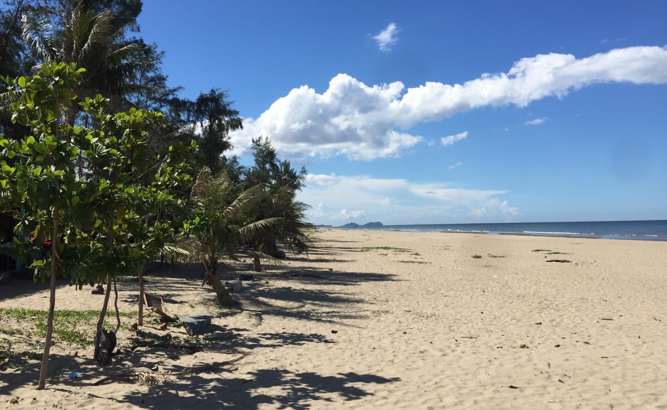 Xuan Thanh Beach'in fotoğrafı açık bej kum yüzey ile