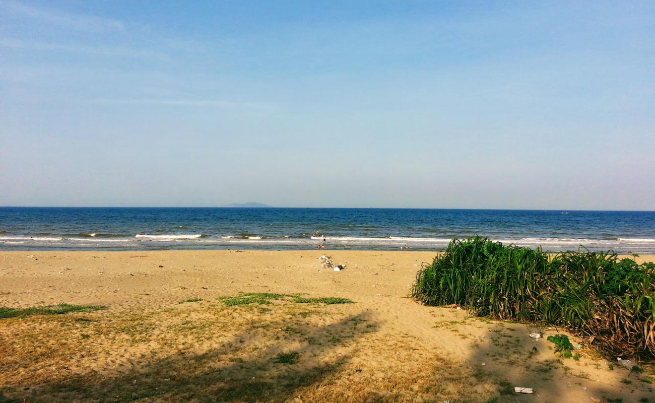 Xuan Hoi Beach'in fotoğrafı açık bej kum yüzey ile