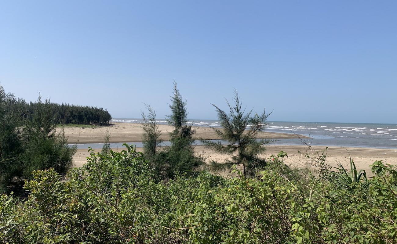 Cua Hien Beach'in fotoğrafı açık bej kum yüzey ile